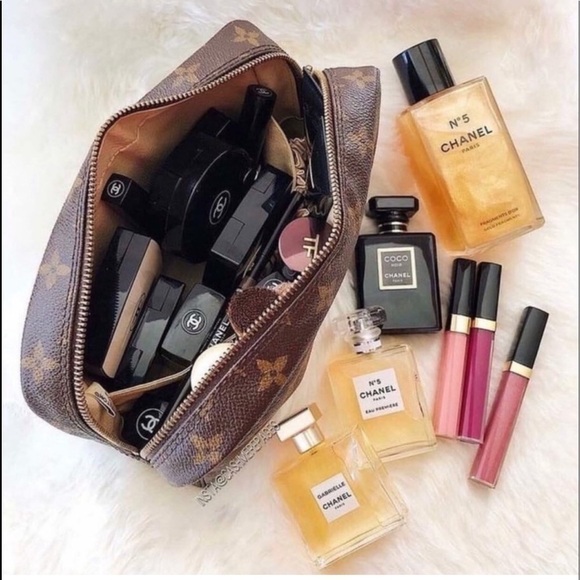 LOUIS VUITTON - Trousse Monogram Toiletry Bag • 23 - Picture 4 of 12